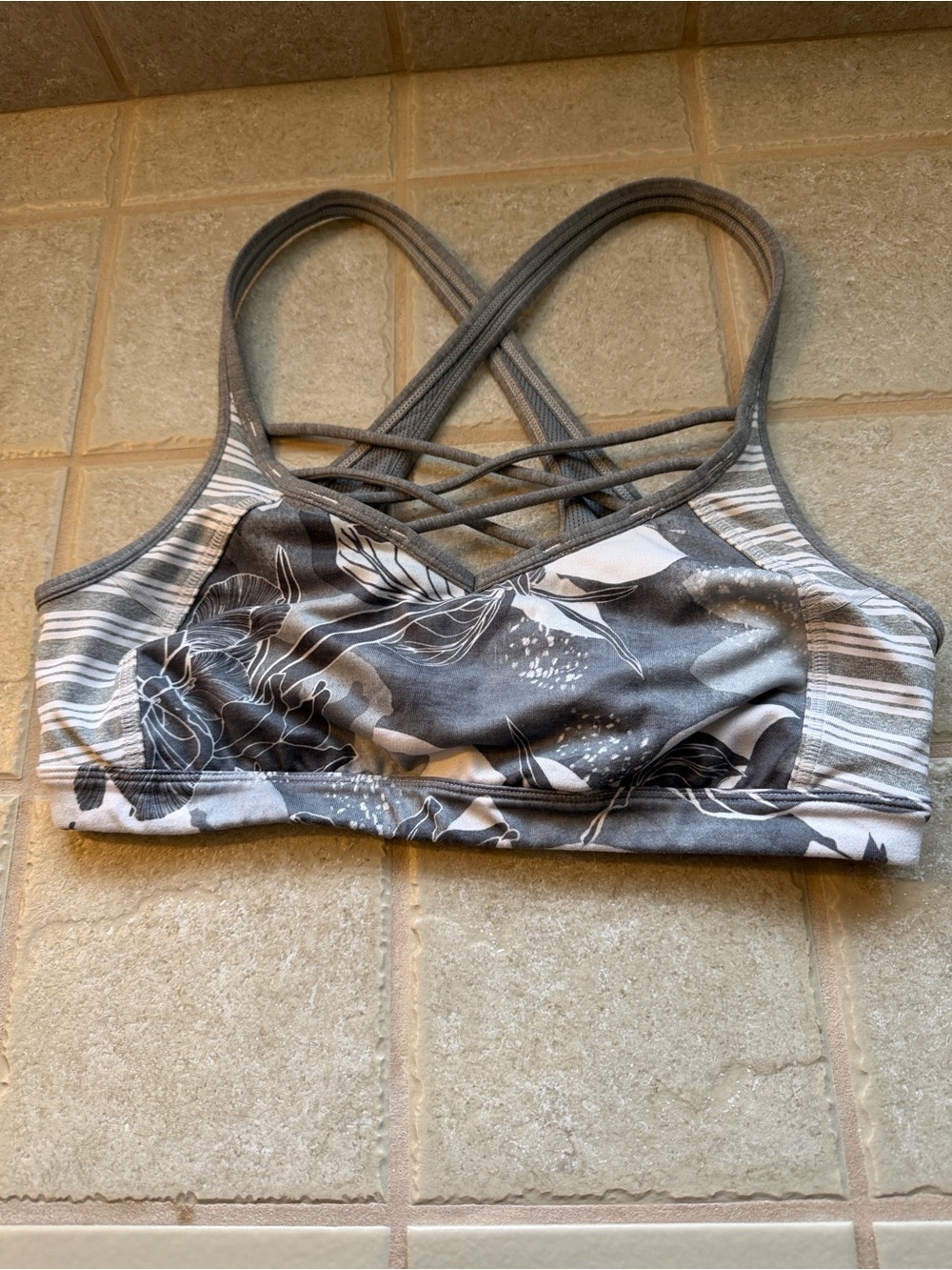 Athleta Sports Bra Size Med Gray Floral Print Moderate Support Strappy Running